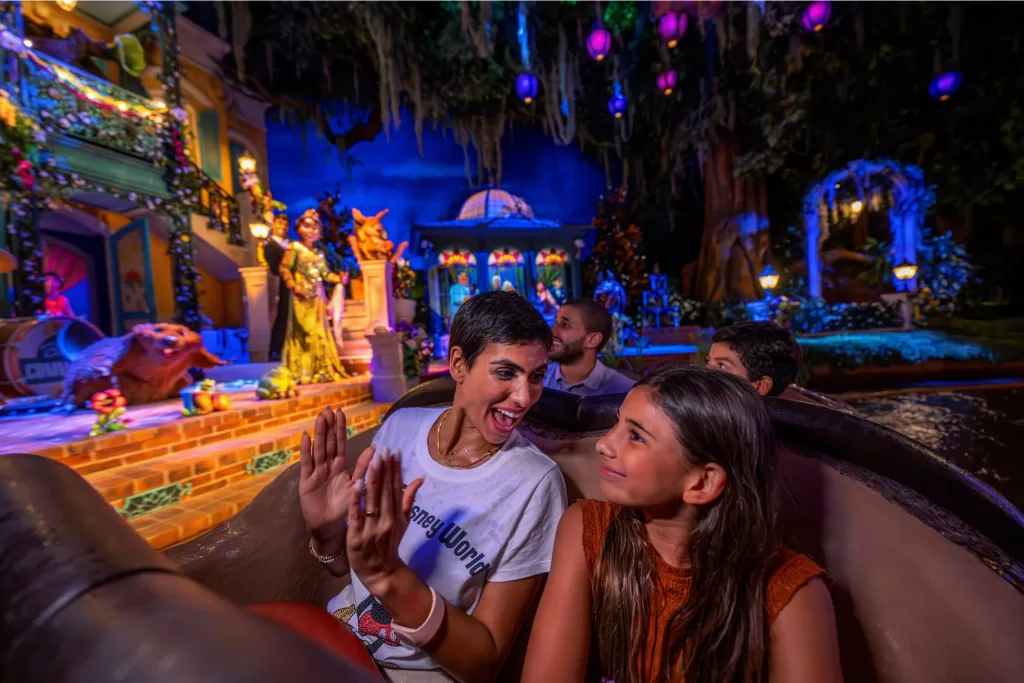 Você pode deixar sua mochila em armários enquanto espera e enquanto está em uma das atrações dos parques de Orlando.