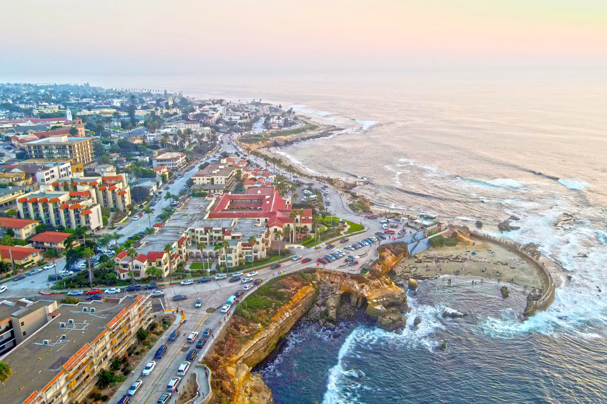 La Jolla Cove é um dos melhores lugares para pegar uma praia em San Diego, ver leões marinhos e aproveitar o mar. 