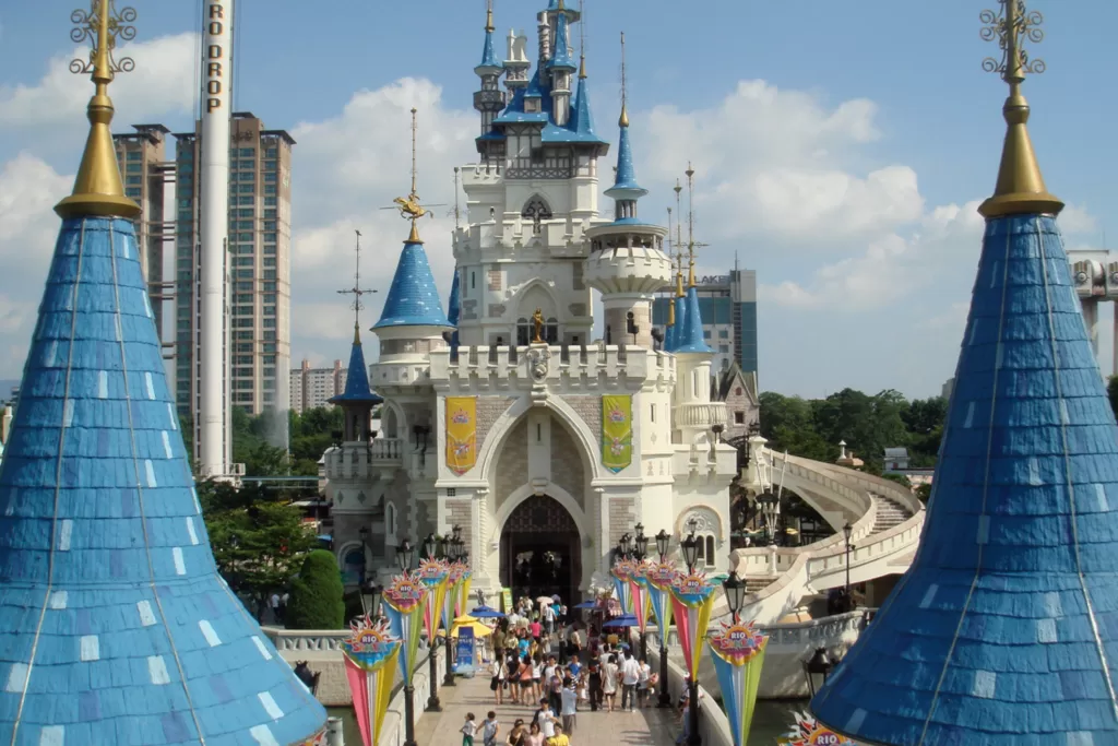 O Lotte World é um parque temático em Seul cheio de atrações divertidas.