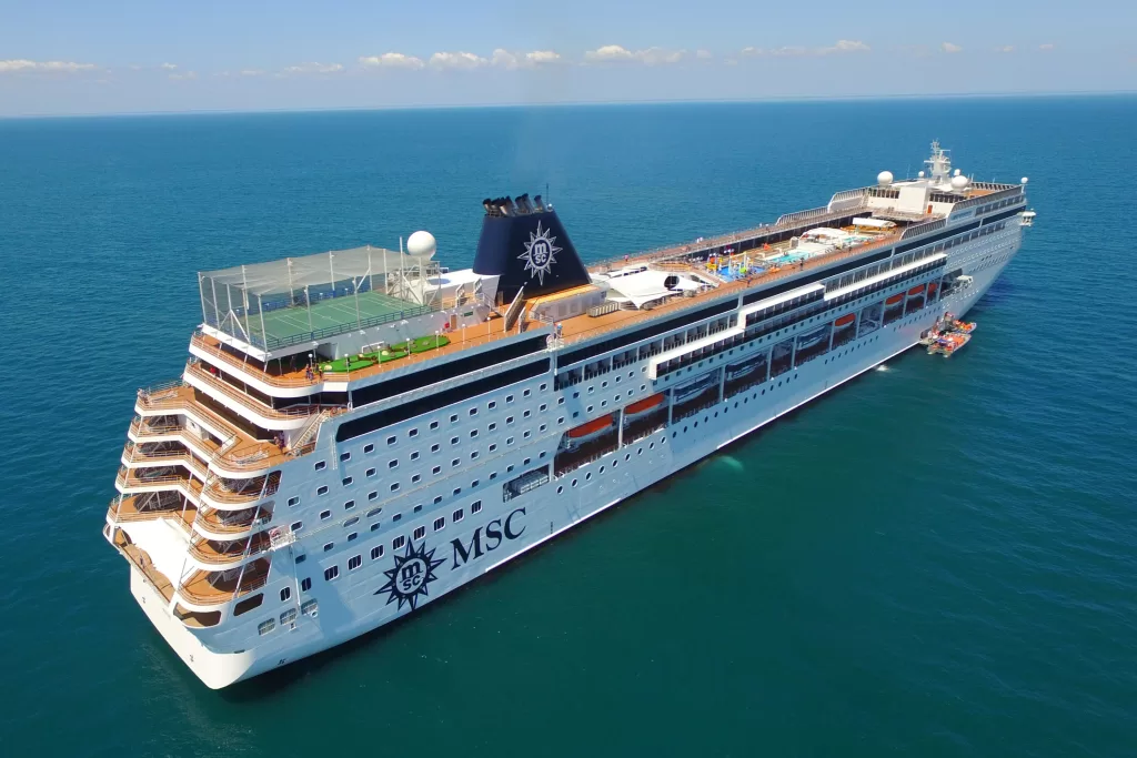 O gigante MSC Sinfonia faz parte da temporada de cruzeiros 2025/2026.