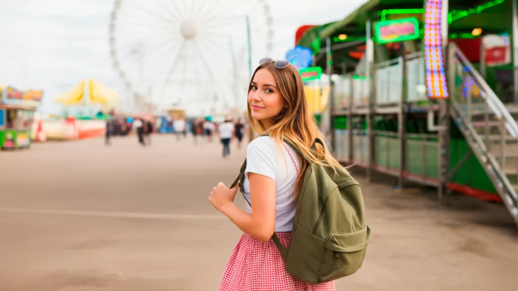 Tem filho pequeno? Saiba o que levar na mochila para os parques de Orlando.