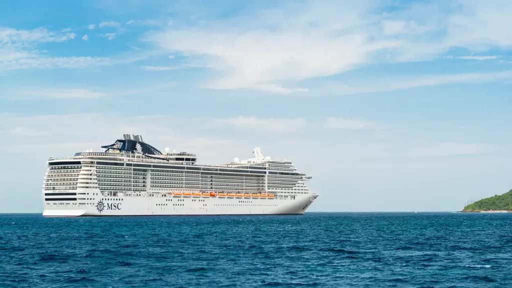 Conheça os navios que navegarão pela costa brasileira durante a temporada de cruzeiros 2025/2026.