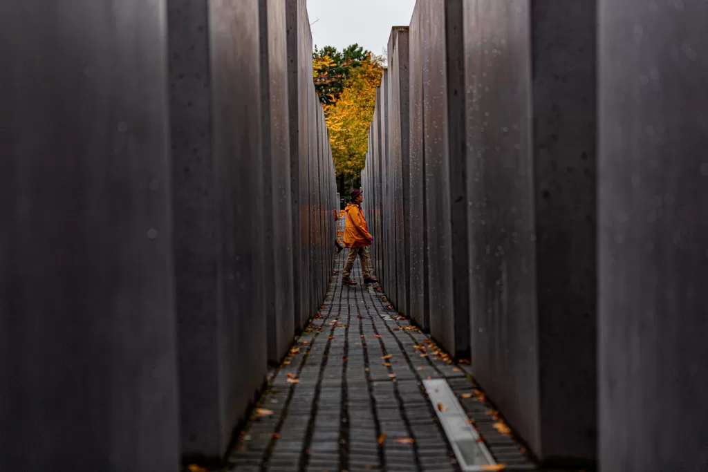 Um passeio imperdível em Berlim é o Memorial aos Judeus Mortos na Europa.