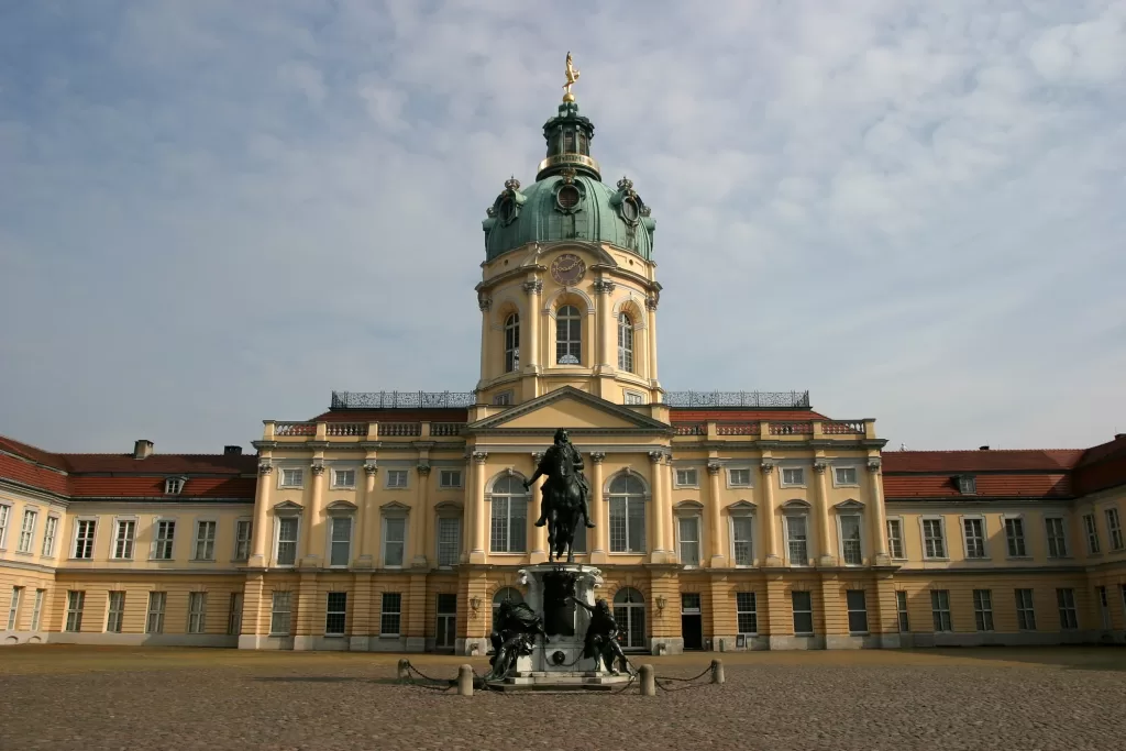 Visite o Palácio de Charlottenburg, em Berlim.