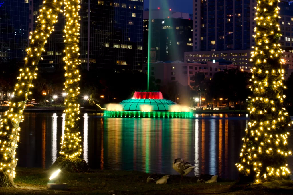 Orlando e seus parques temáticos vão estar todos decorados para as festas de fim de ano em 2025.