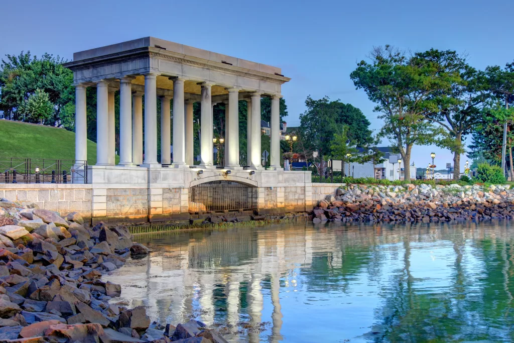 Em Plymouth, você pode participar de experiências que recriam e recontam o Primeiro Thanksgiving dos EUA.