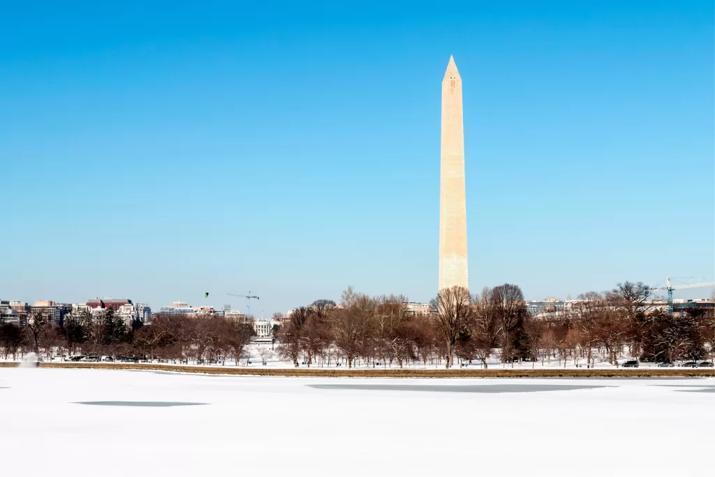 O inverno em D.C. (como a capital americana é chamada pelos moradores), fica gelada no inverno, mas as hospedagens ficam mais baratas também.