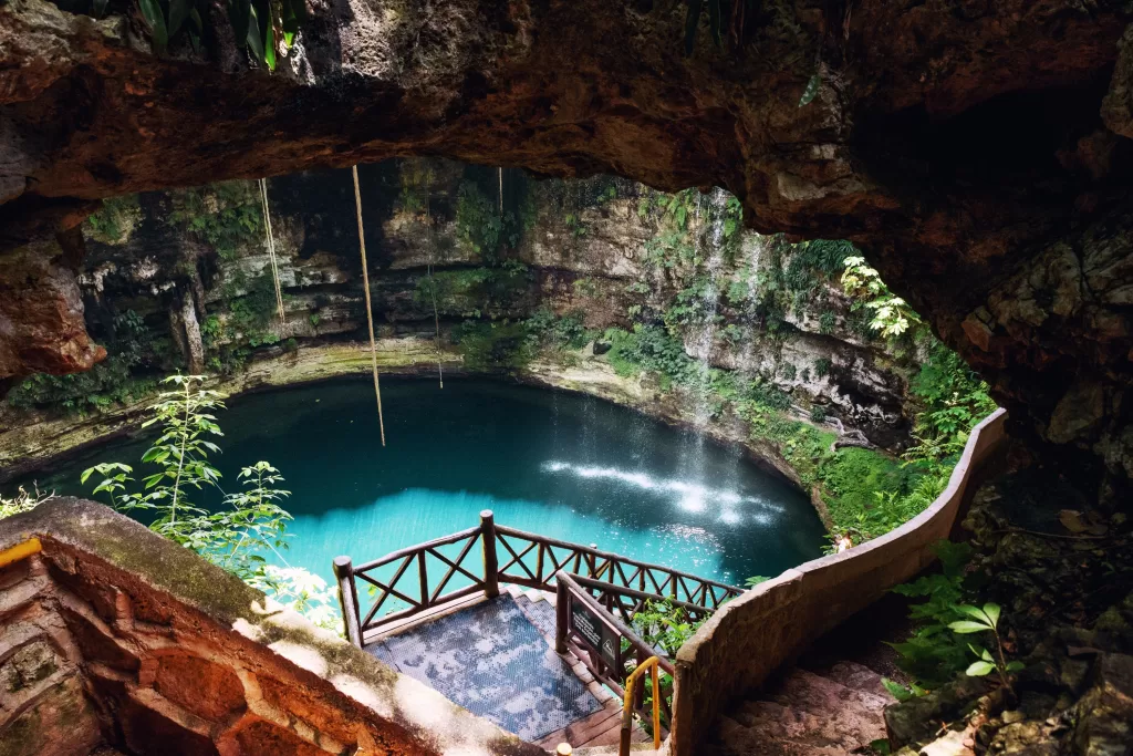 Os cenotes em Cancún são piscinas naturais belíssimas e com atividades diversas. 