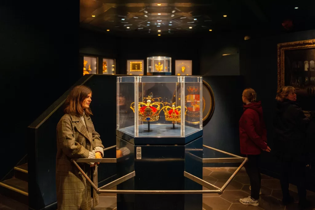 O Castelo de Rosemborg, na Dinamarca, é famoso por abrigar as Joias da Coroa do país.