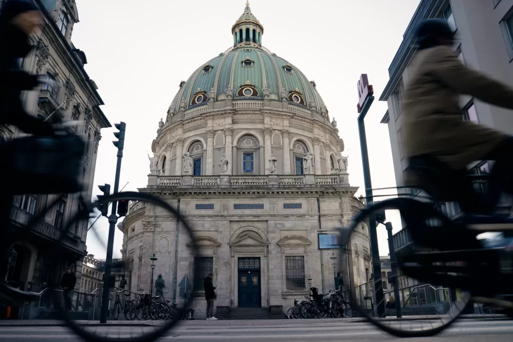 A Igreja de Mármore, em Copenhague, é uma imponente construção na capital.