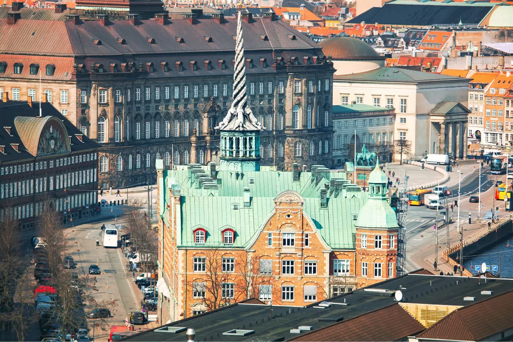 Se é a sua primeira vez em Copenhague, Indre By é a melhor opção, pois vai deixar você pertinho das principais atrações da cidade.