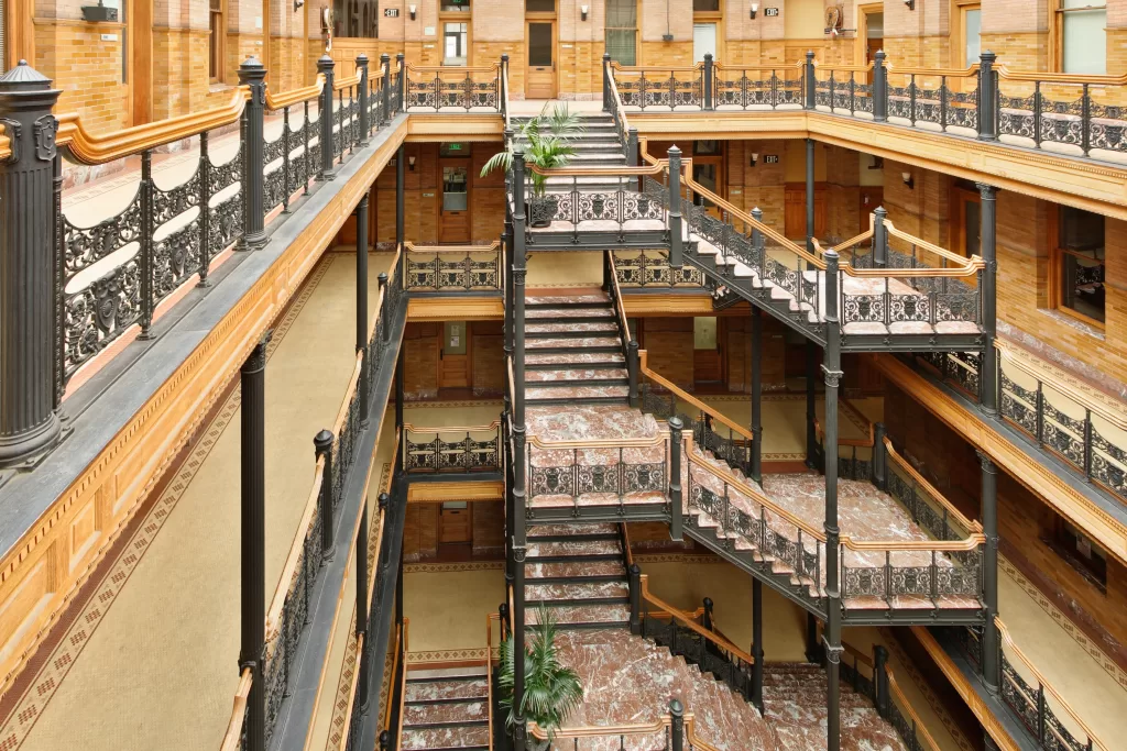 O Bradbury Building, em Los Angeles, já foi cenário de "500 Dias com Ela".
