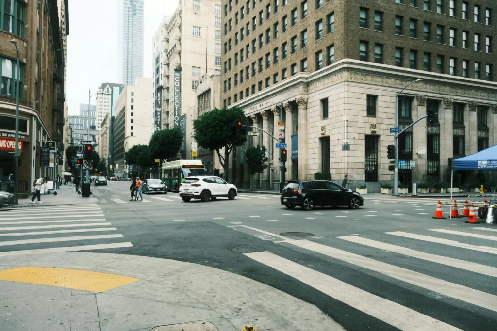 Ao viajar para Los Angeles, você está viajando para L.A. e cidades próximas, como Beverly Hills e West Hollywood, que não são bairros, mas cidades independentes.