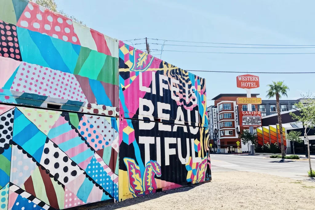 O Arts District é um bairro que oferece uma experiência mais autêntica de Las Vegas, longe da Strip e dos cassinos.