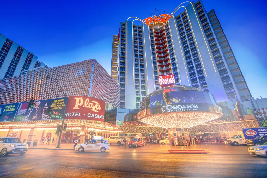 Downtown pode oferecer hospedagens mais acessíveis e muitas sem taxa de resort.