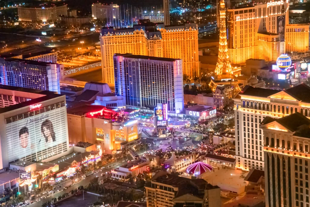 Caminhar pela Strip é um dos passeios mais divertidos para fazer em Las Vegas.