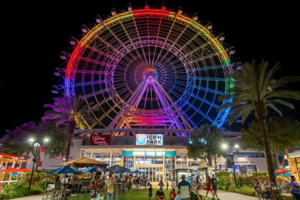O ICON PARK fica no coração de Orlando e é um complexo de entretenimento moderno e divertido.