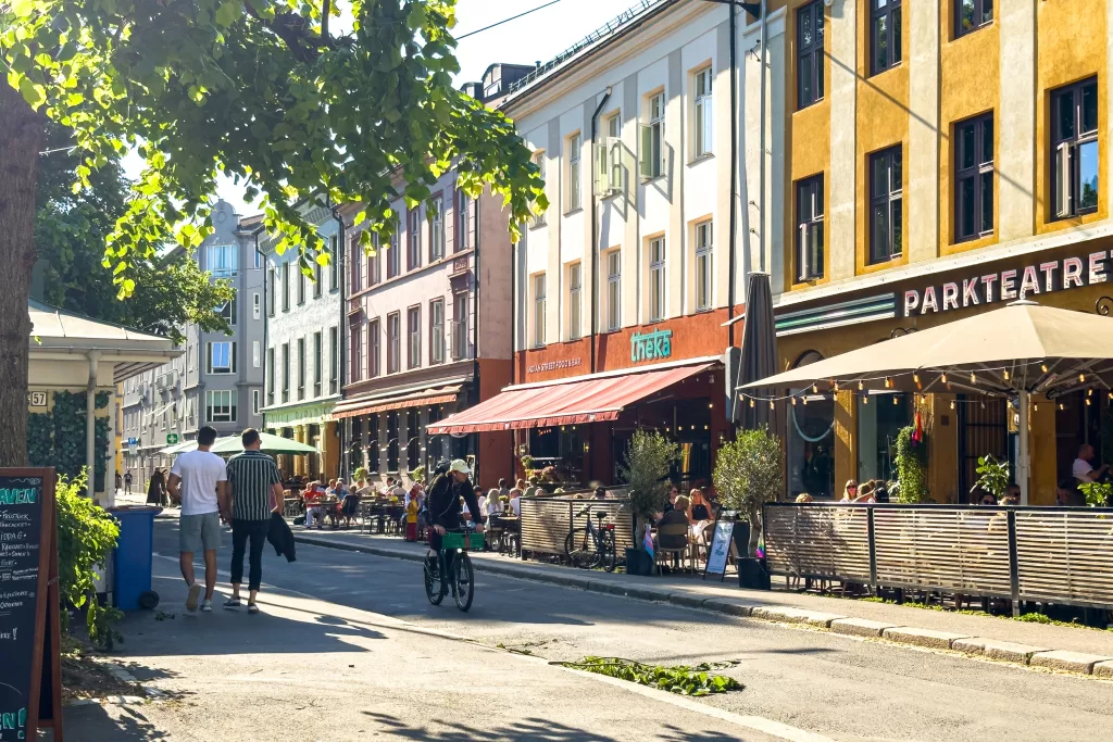 Grünerløkka é o bairro mais moderninho de Oslo, conhecido pelo clima jovem, alternativo e criativo. 