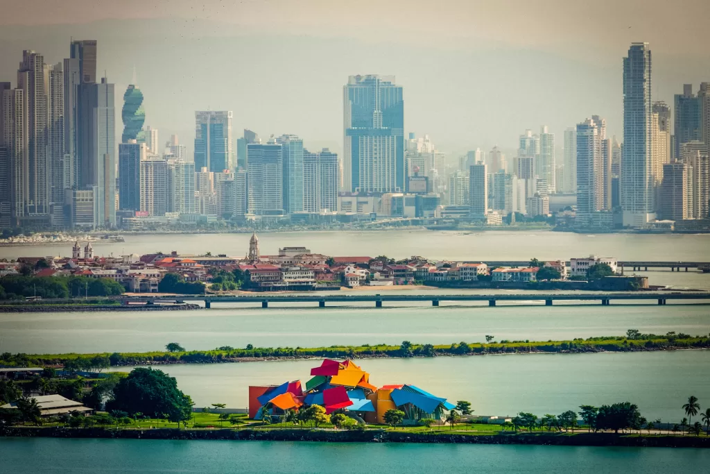 A capital panamenha é o principal ponto de chegada ao país e um ótimo ponto de partida para explorar o Panamá. 