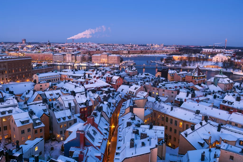 Durante o inverno, as temperaturas ficam bem baixas em Estocolmo, variando entre -5°C e 1°C. 