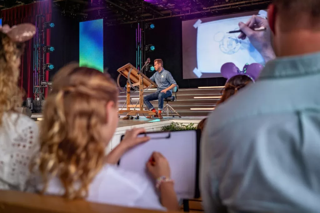 No Animation Academy, você coloca a mão na massa e aprende a desenhar um personagem Disney.