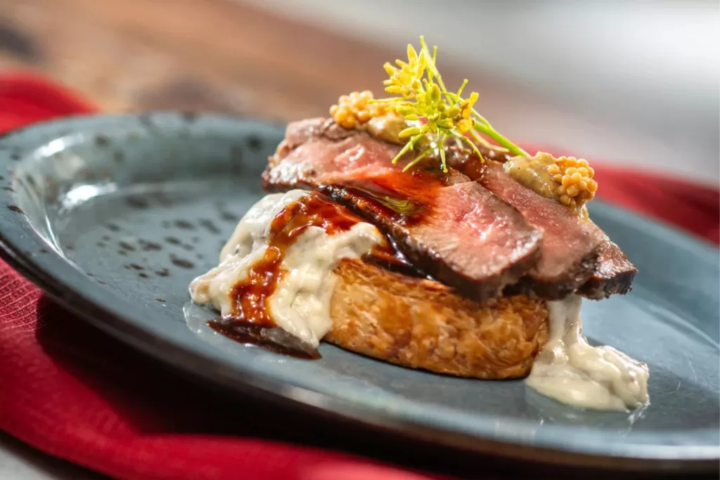 Durante o EPCOT International Festival of the Arts, os Food Studios vendem comidinhas que parecem ter saído de um filme.