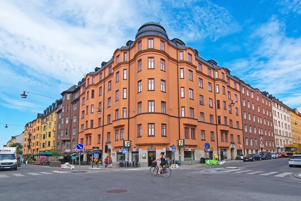 Vasastan é um bairro mais residencial e tranquilo, perfeito para quem quer se hospedar longe das áreas mais turísticas de Estocolmo.