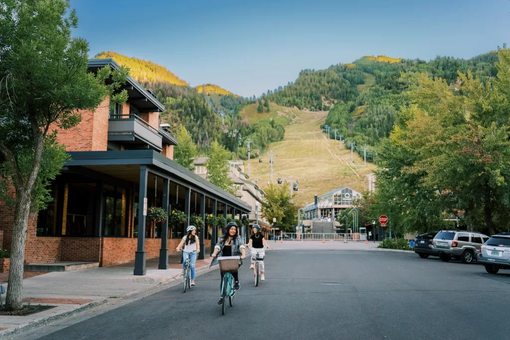 No verão, Aspen revela um lado completamente diferente do inverno – e igualmente encantador.