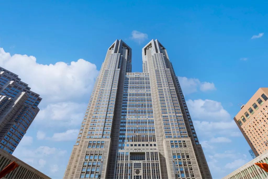 Opção gratuita para quem quer apreciar a vista da cidade, o observatório do prédio do governo metropolitano de Tóquio é prático e acessível.