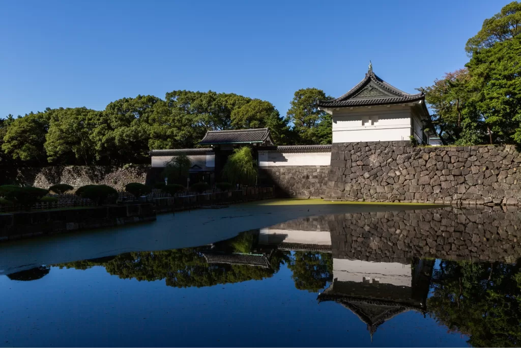 Residência oficial do imperador do Japão, o Palácio Imperial fica no centro da cidade e é cercado por jardins bem cuidados.