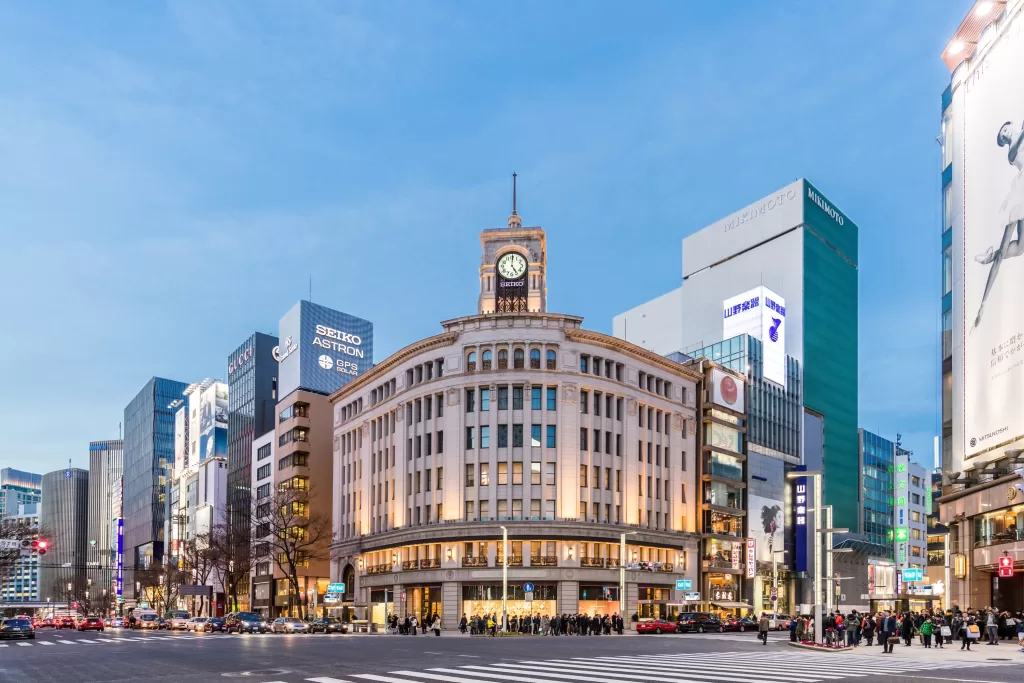 Sofisticada e elegante, Ginza é conhecida por suas lojas de luxo, restaurantes renomados e hotéis de alto padrão. 