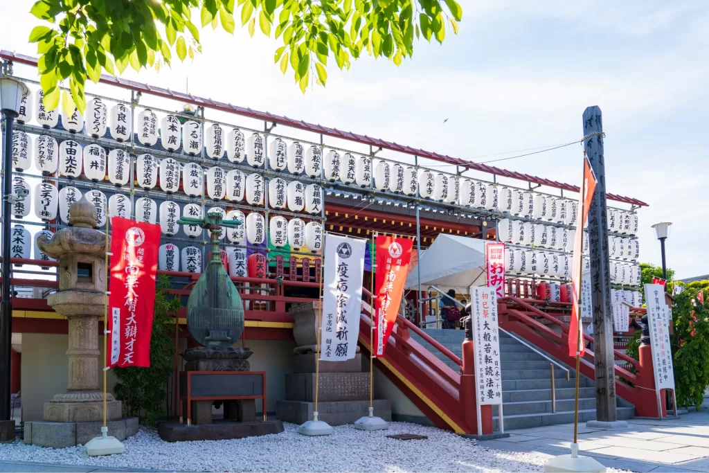 Ueno e Akihabara são bairros vizinhos que agradam a perfis diferentes, mas funcionam muito bem juntos. 