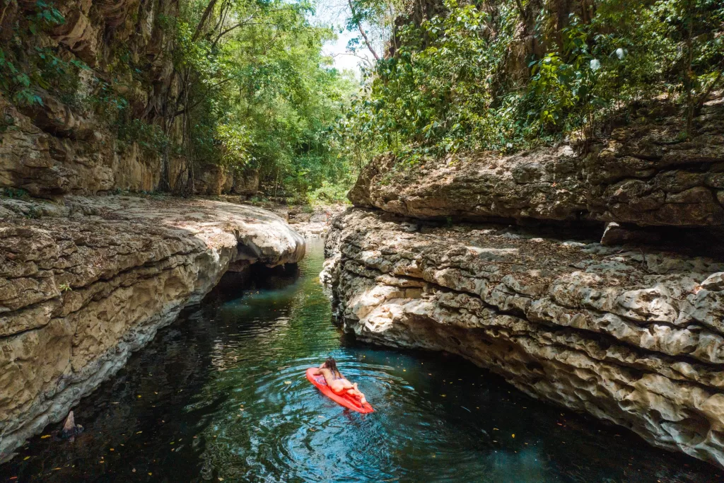 Pedasí e Tonosí, ao sul do Panamá, encantam com praias preservadas e paisagens tranquilas. Entre julho e outubro, a região se destaca pela possibilidade de acompanhar a migração das baleias-jubarte.