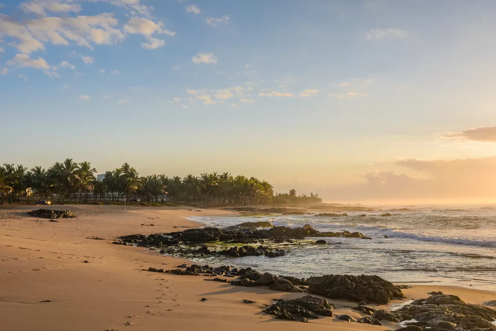 Para quem prefere uma Salvador mais praiana e relaxante, Itapuã e Stella Maris e as praias mais ao norte da cidade são ideais. 