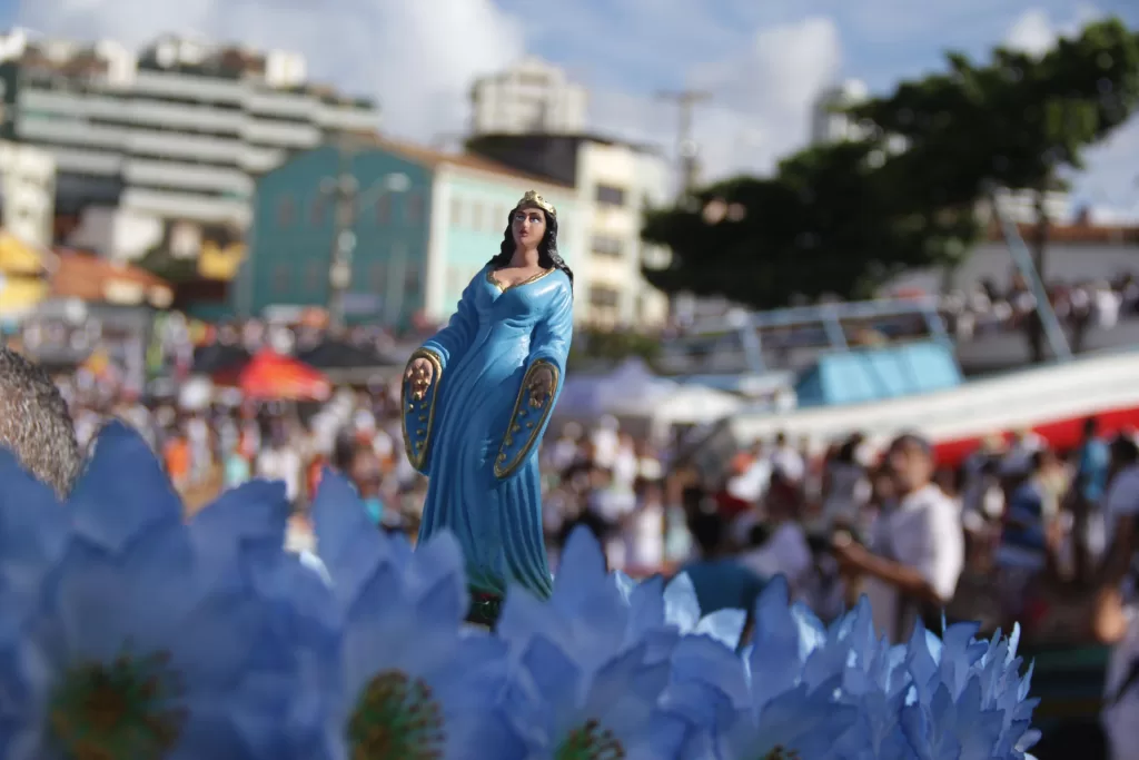 No dia 2 de fevereiro, Salvador vive um de seus momentos mais emblemáticos com a festa de Iemanjá, no bairro do Rio Vermelho.