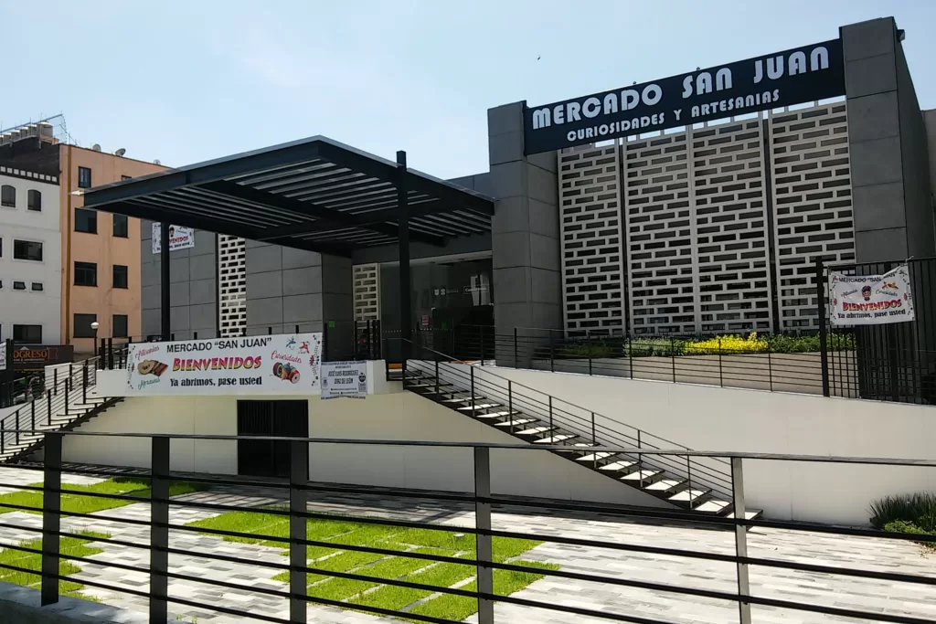•	Mercado de San Juan: para quem é bom de garfo, este mercado é o lugar para provar iguarias exóticas e ingredientes típicos da culinária mexicana.
