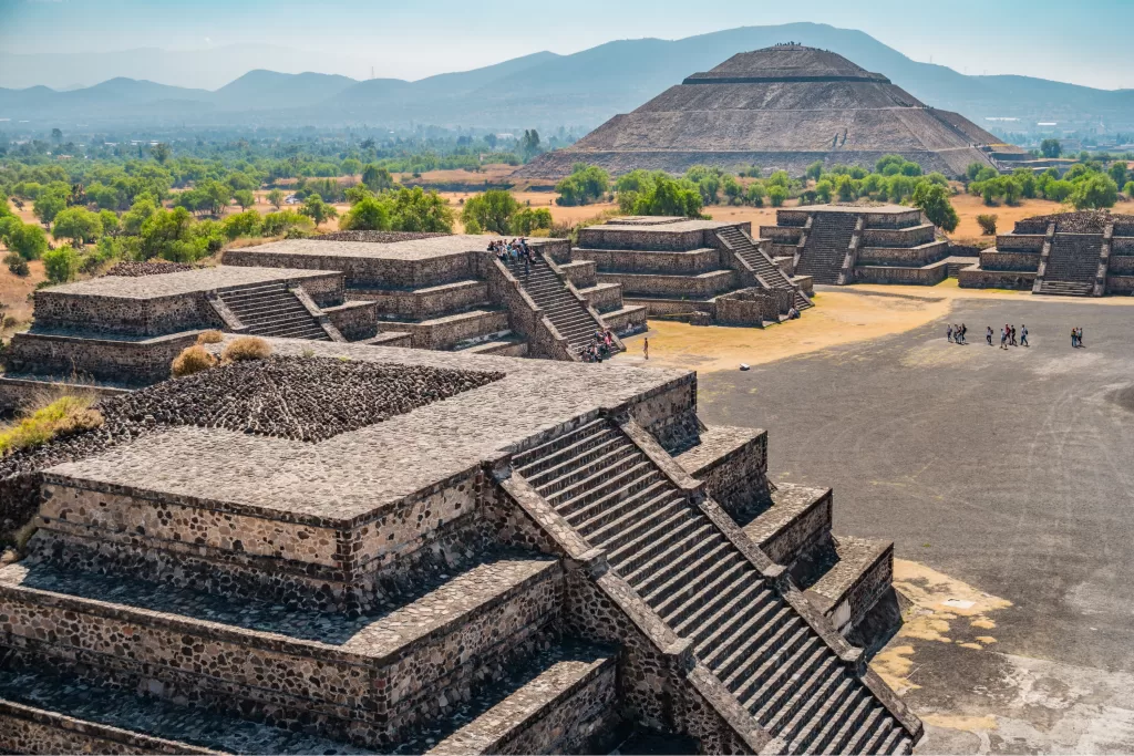Teotihuacán fica localizada a cerca de 50 km da Cidade do México, e é uma zona arqueológica é imperdível.