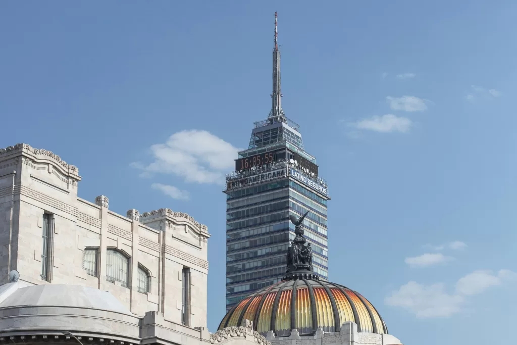 Torre Latinoamericana: para quem busca a melhor vista panorâmica da cidade, o mirante desta torre no Centro Histórico é o lugar ideal, especialmente durante o pôr do sol.