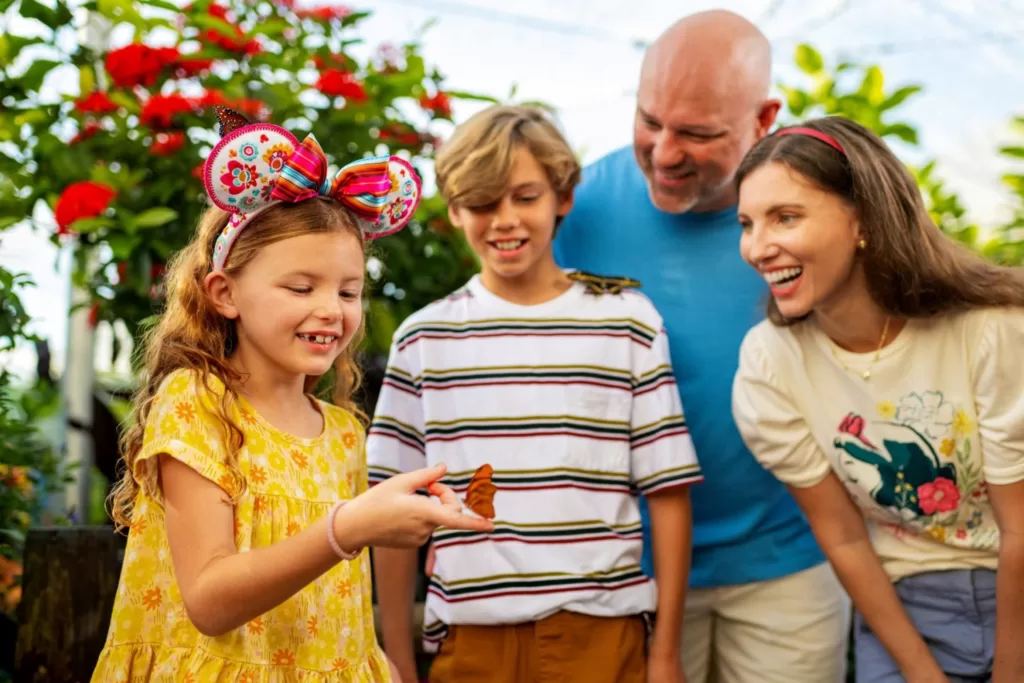 Então, se você busca um programa divertido e educativo, não perca o EPCOT International Flower & Garden Festival. É uma chance de se conectar com a natureza, aprender algo novo e se divertir muito. 