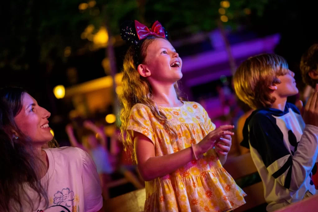 Os shows do Garden Rocks são superconcorridos, por isso, chegar cedo para conseguir um bom lugar é essencial. Mas quem quer garantir um assento legal, é possível ao comprar o plano de refeições Garden Rocks Dining.