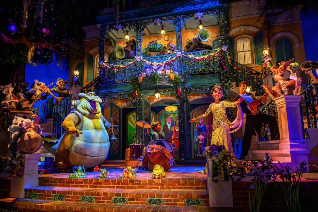 As Extended Evening Hours é um benefício exclusivo para hóspedes dos hotéis da categoria luxo, que incluem as opções listadas acima, além das villas de luxo e dos hotéis Walt Disney World Dolphin Hotel, Walt Disney World Swan Hotel, Walt Disney World Swan Reserve e Shades of Green at Walt Disney World Resort.