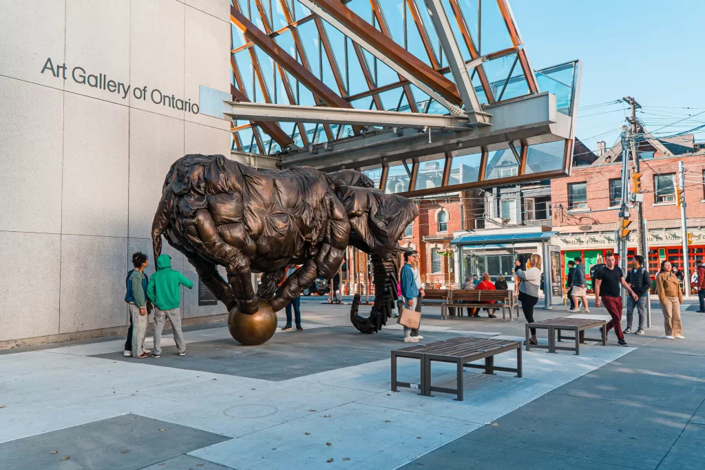Art Gallery of Ontario (AGO): uma das maiores galerias da América do Norte, com um acervo impressionante de arte canadense e europeia, instalada em um edifício desenhado pelo arquiteto Frank Gehry.