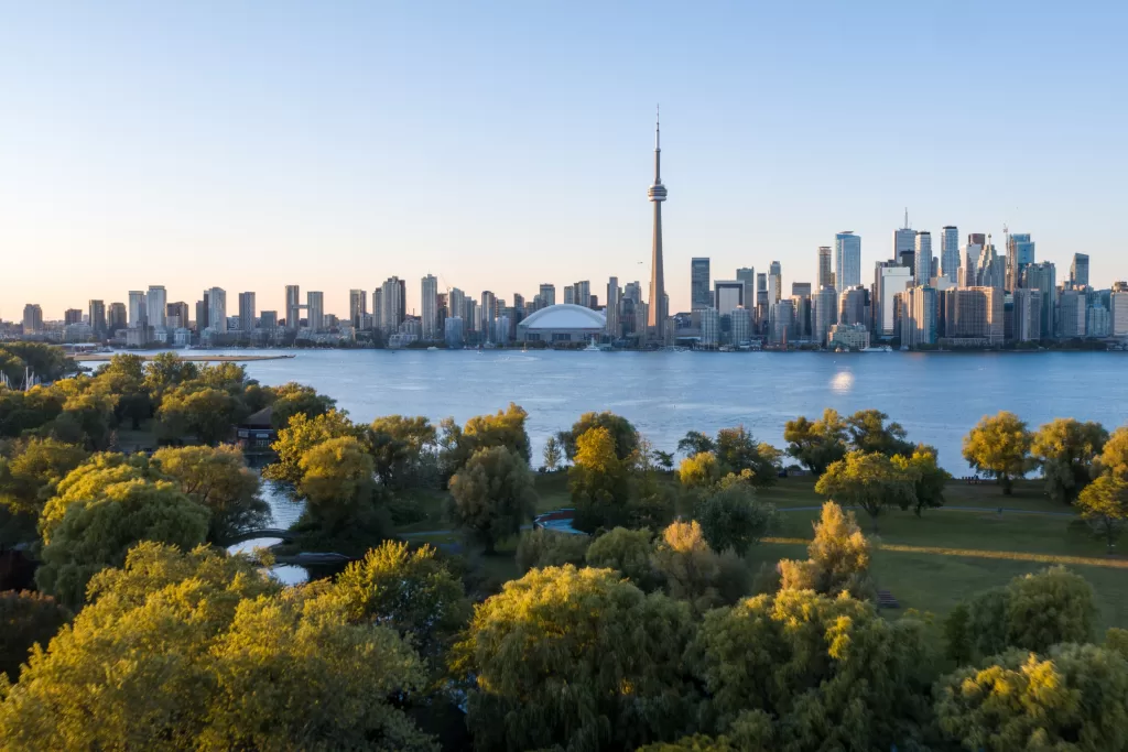 Toronto Islands: um arquipélago no Lago Ontário livre de carros. É o lugar perfeito para alugar uma bicicleta, fazer um piquenique e ter a melhor vista do skyline da cidade.
