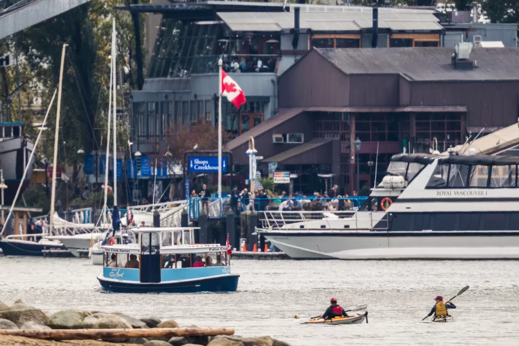 Conheça a Granville Island, em Vancouver.