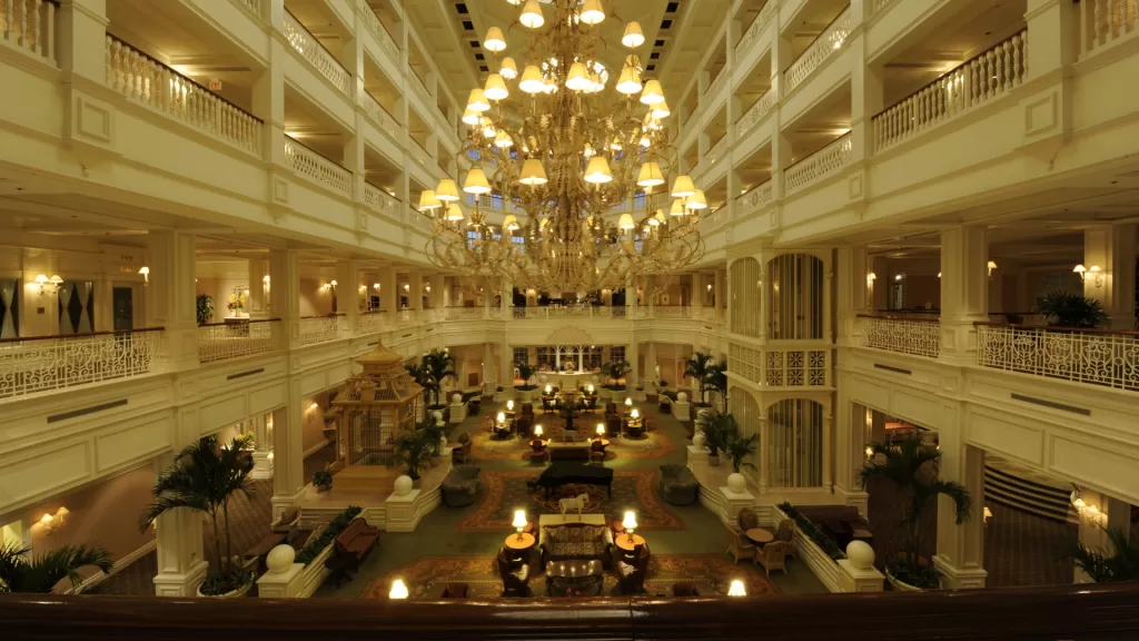 Os hotéis de luxo da Disney representam o nível mais alto de hospedagem dentro do Walt Disney World Resort, combinando localização privilegiada, tematização sofisticada e experiências exclusivas.