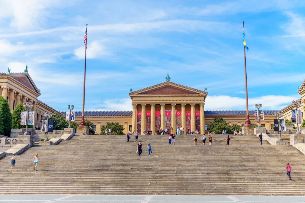 Philadelphia Museum of Art: além do acervo incrível, é aqui que ficam os famosos Degraus de Rocky, o icônico personagem de cinema interpretado por Silvester Stallone