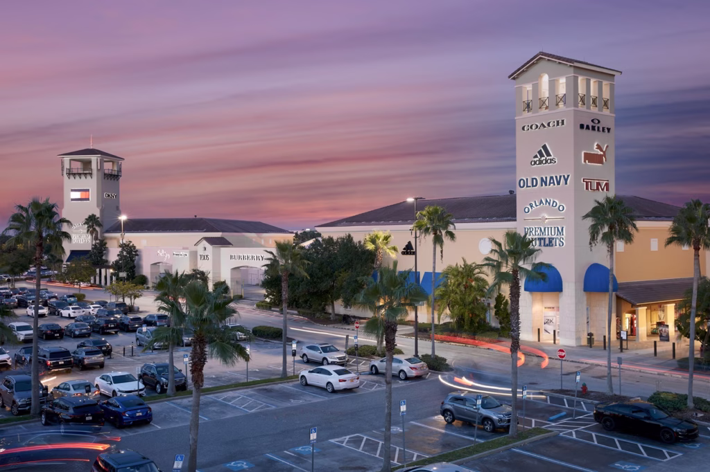 Onde comprar em Orlando, o que vale a pena trazer e como organizar o dia nos outlets. Guia completo de compras da equipe VMZ Viagens