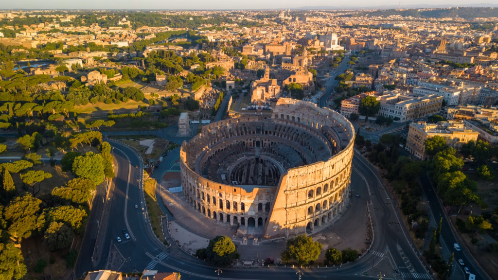 Vista aérea do Coliseu, em Roma, na Itália